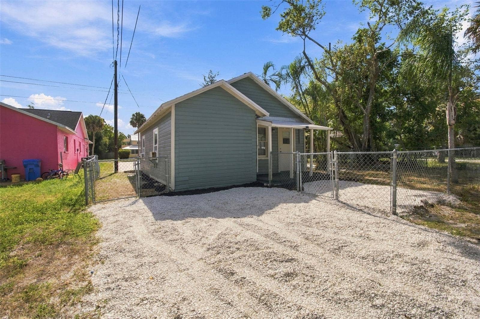 2230 9TH AVENUE W, Bradenton, FL 34205 2230 9TH AVENUE W, Bradenton, FL 34205