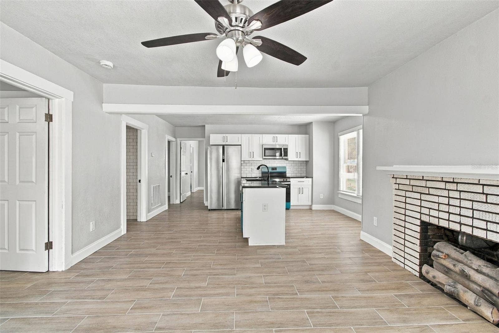 2230 9TH AVENUE W, Bradenton, FL 34205 2230 9TH AVENUE W, Bradenton, FL 34205