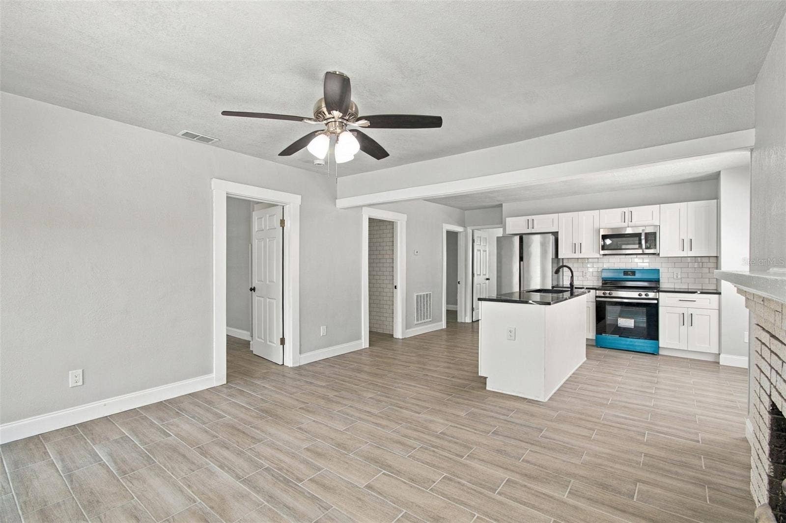 2230 9TH AVENUE W, Bradenton, FL 34205 2230 9TH AVENUE W, Bradenton, FL 34205