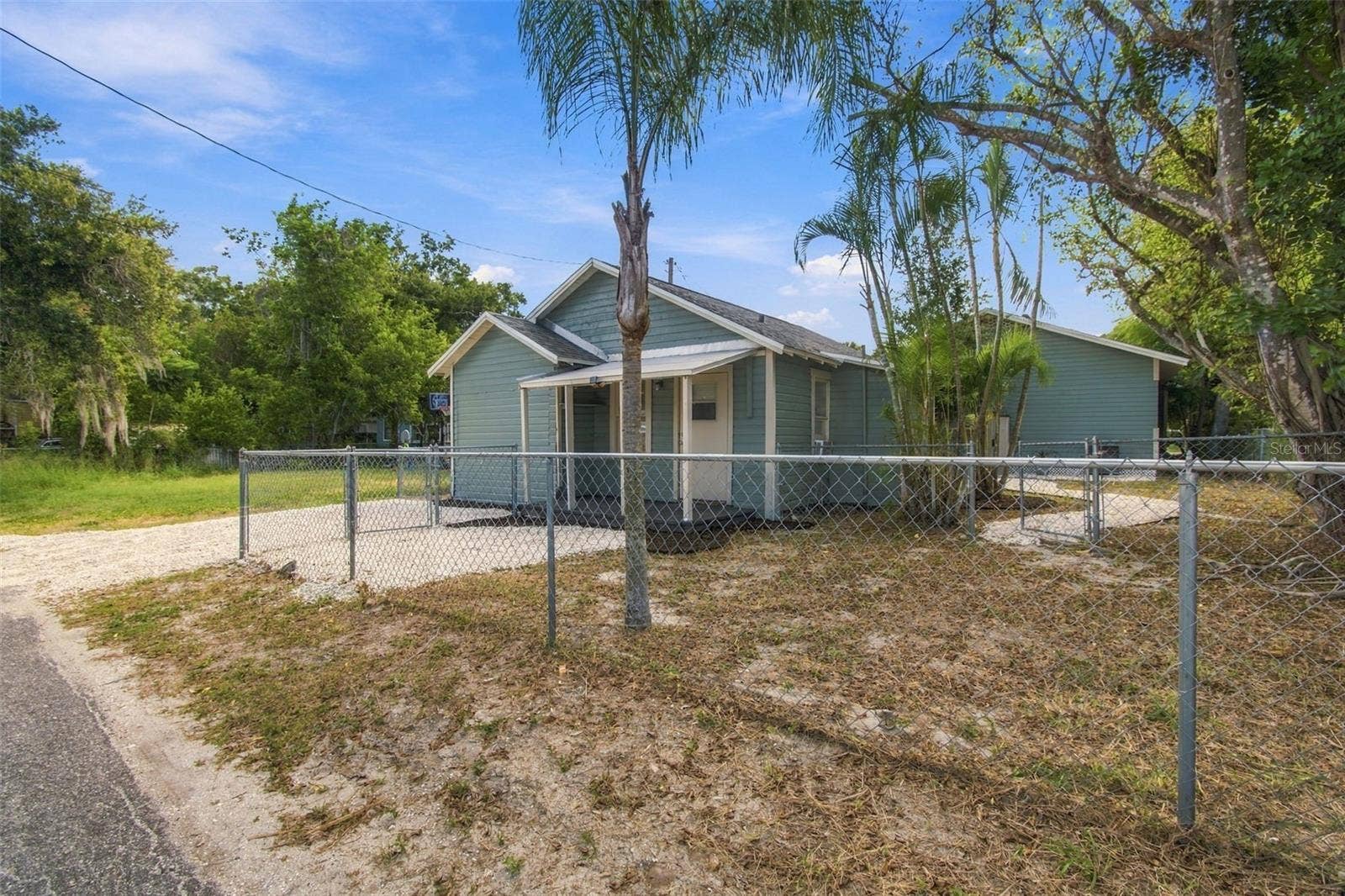 2230 9TH AVENUE W, Bradenton, FL 34205 2230 9TH AVENUE W, Bradenton, FL 34205