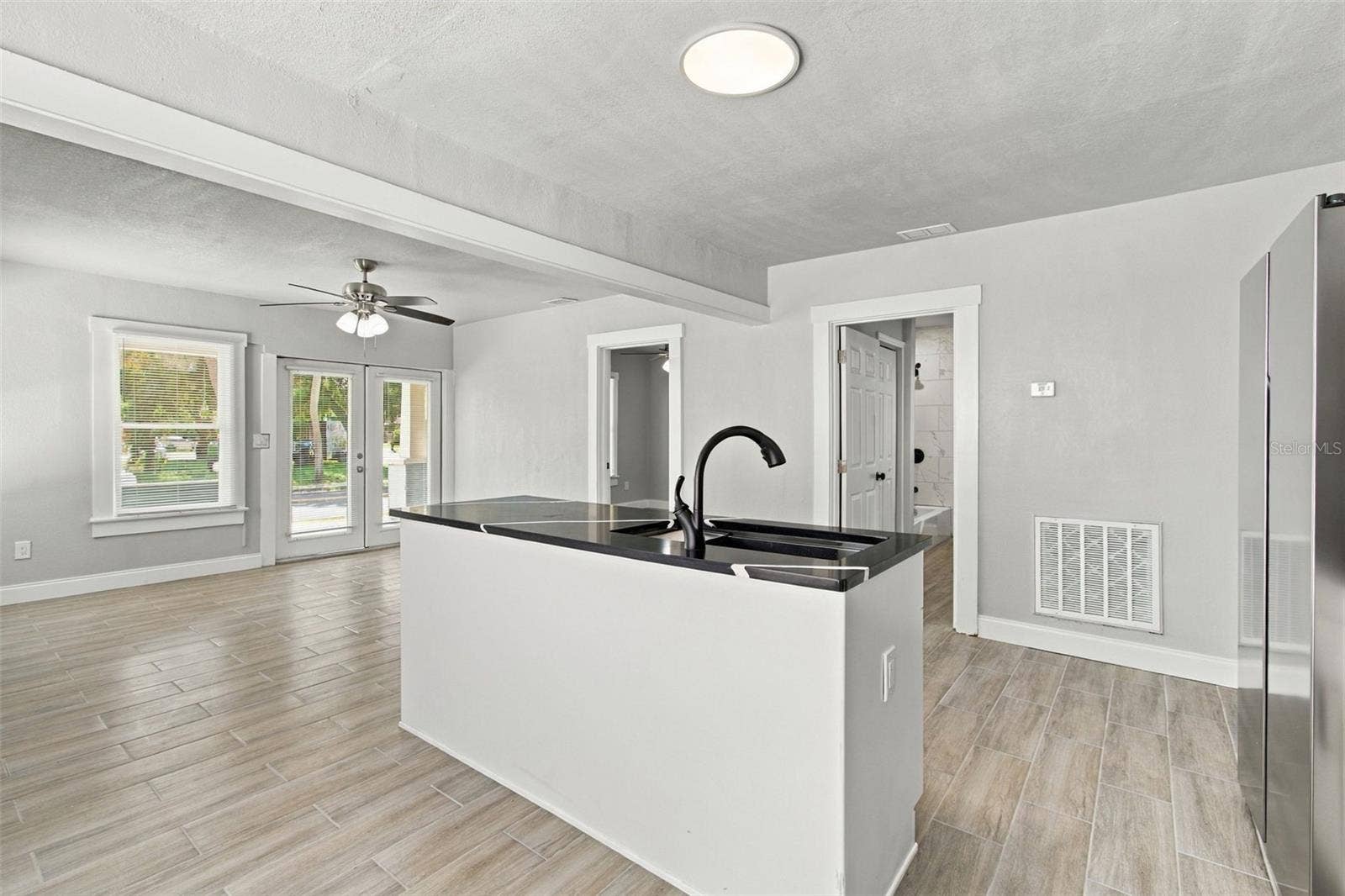 2230 9TH AVENUE W, Bradenton, FL 34205 2230 9TH AVENUE W, Bradenton, FL 34205