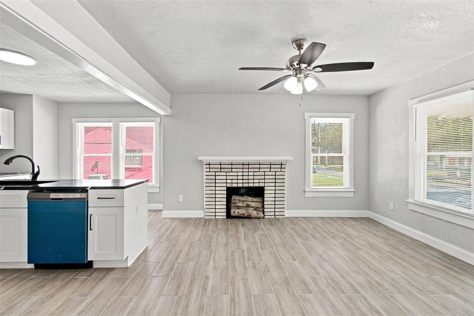 2230 9TH AVENUE W, Bradenton, FL 34205 2230 9TH AVENUE W, Bradenton, FL 34205