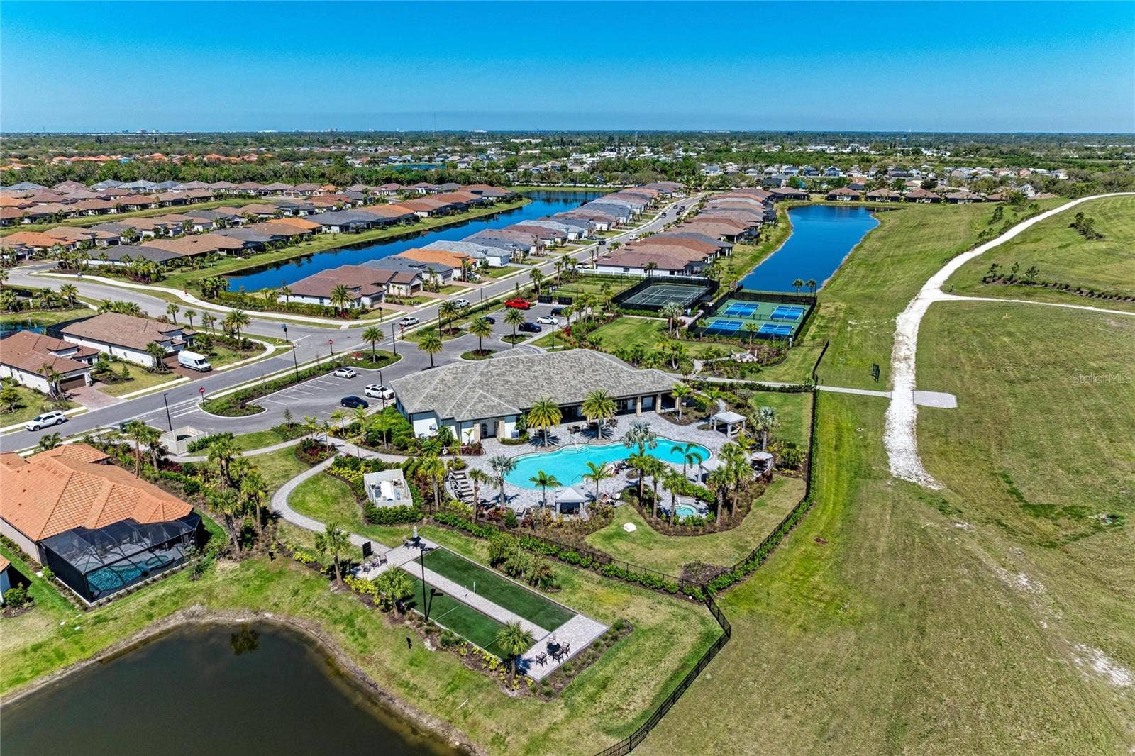 6261 MESA GLEN, Bradenton, FL 34203