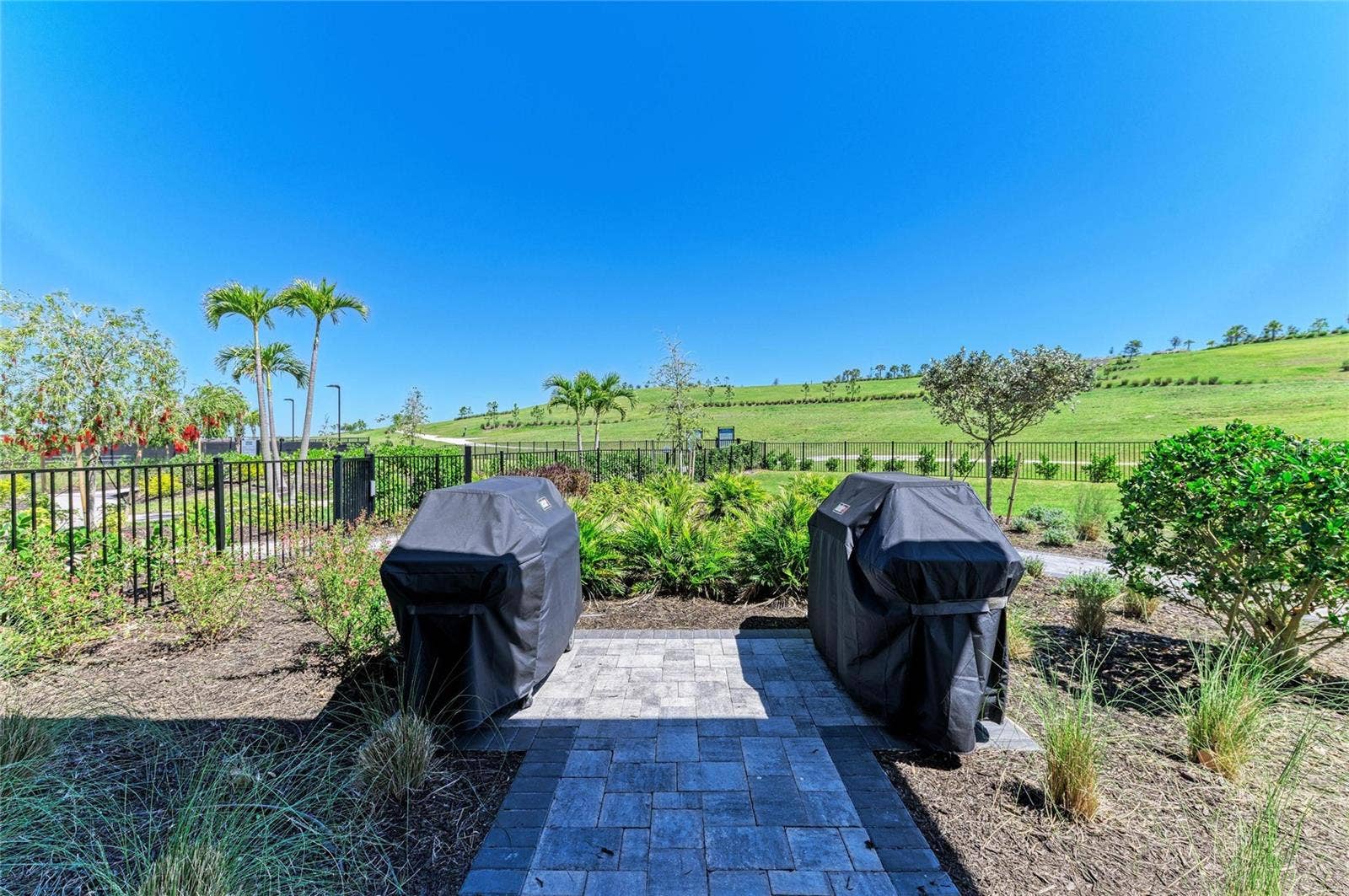 6261 MESA GLEN, Bradenton, FL 34203