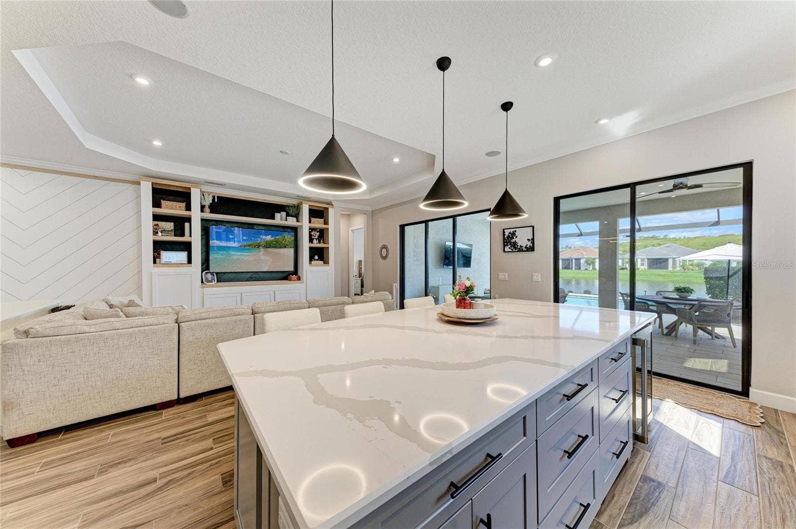 6261 MESA GLEN, Bradenton, FL 34203
