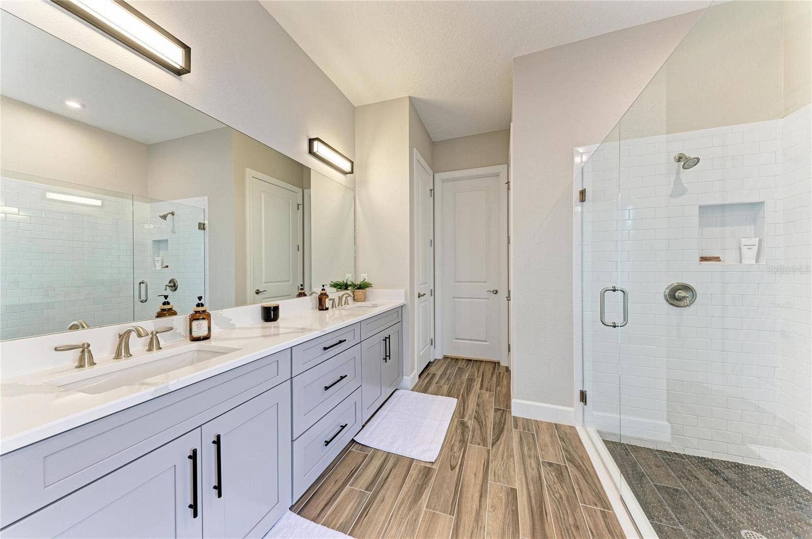 6261 MESA GLEN, Bradenton, FL 34203