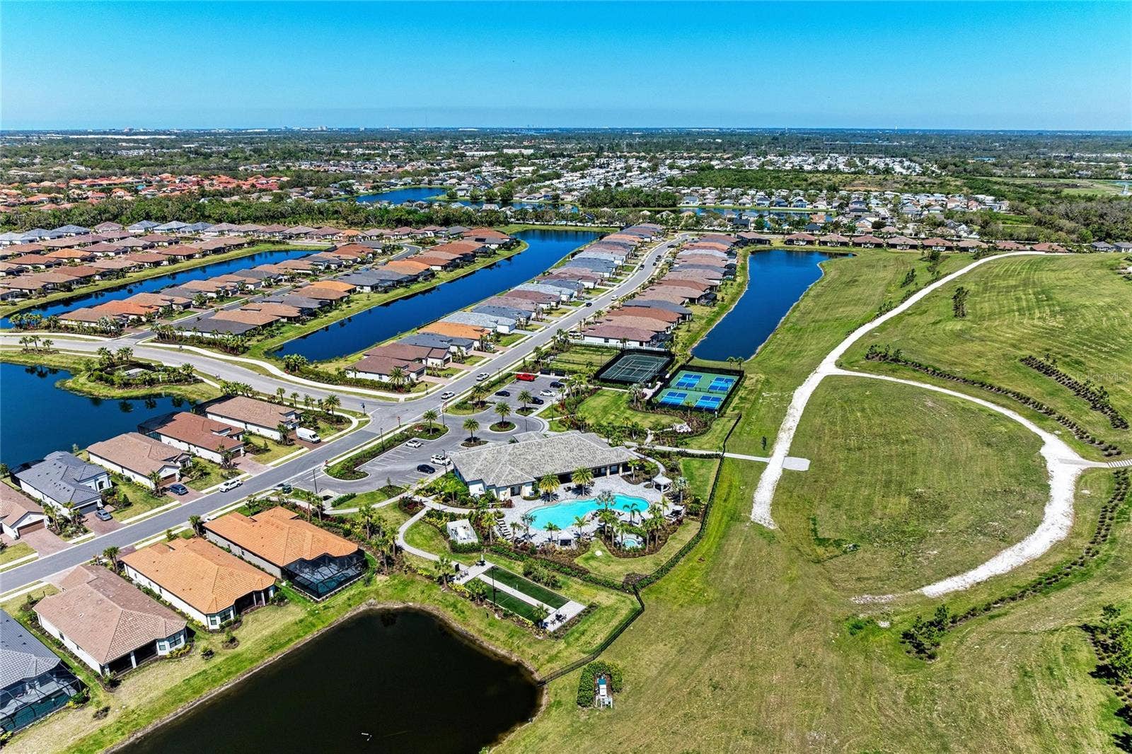 6261 MESA GLEN, Bradenton, FL 34203
