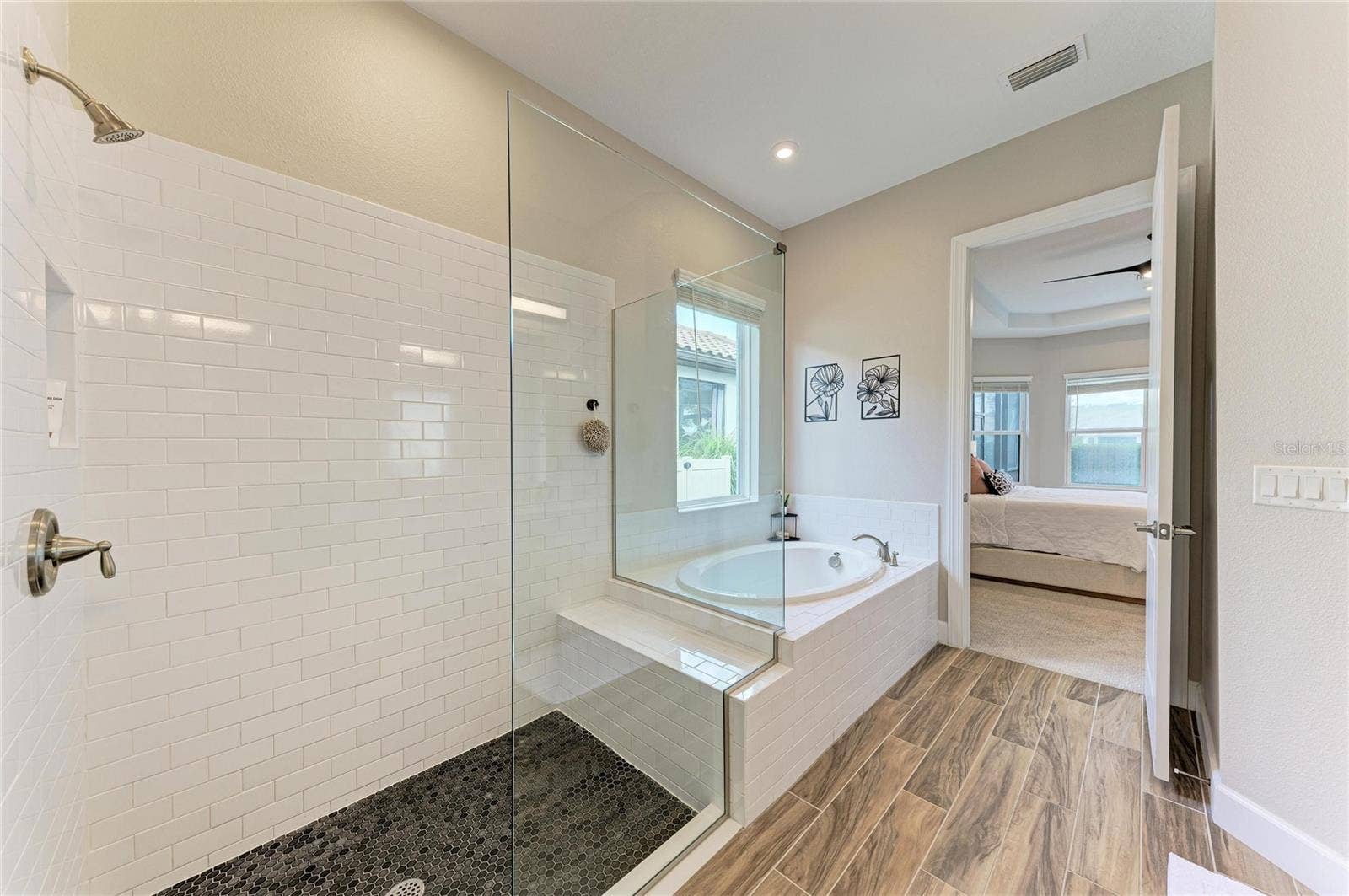 6261 MESA GLEN, Bradenton, FL 34203