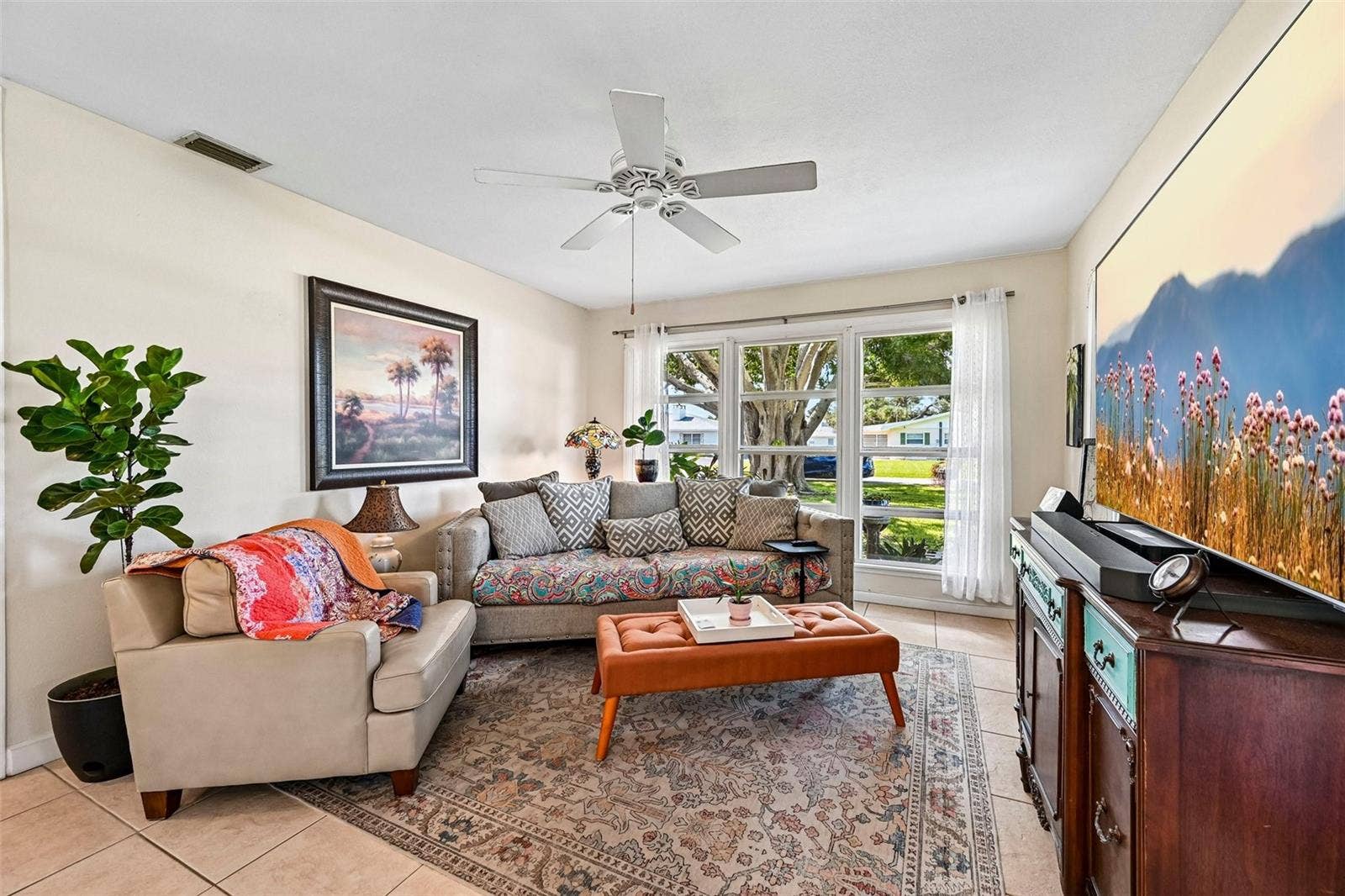 320 - Living room overlooks the yard / oak tree