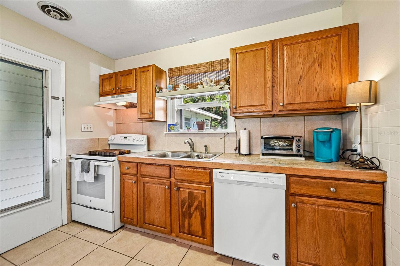 Kitchen - 320 - overlooking back yard