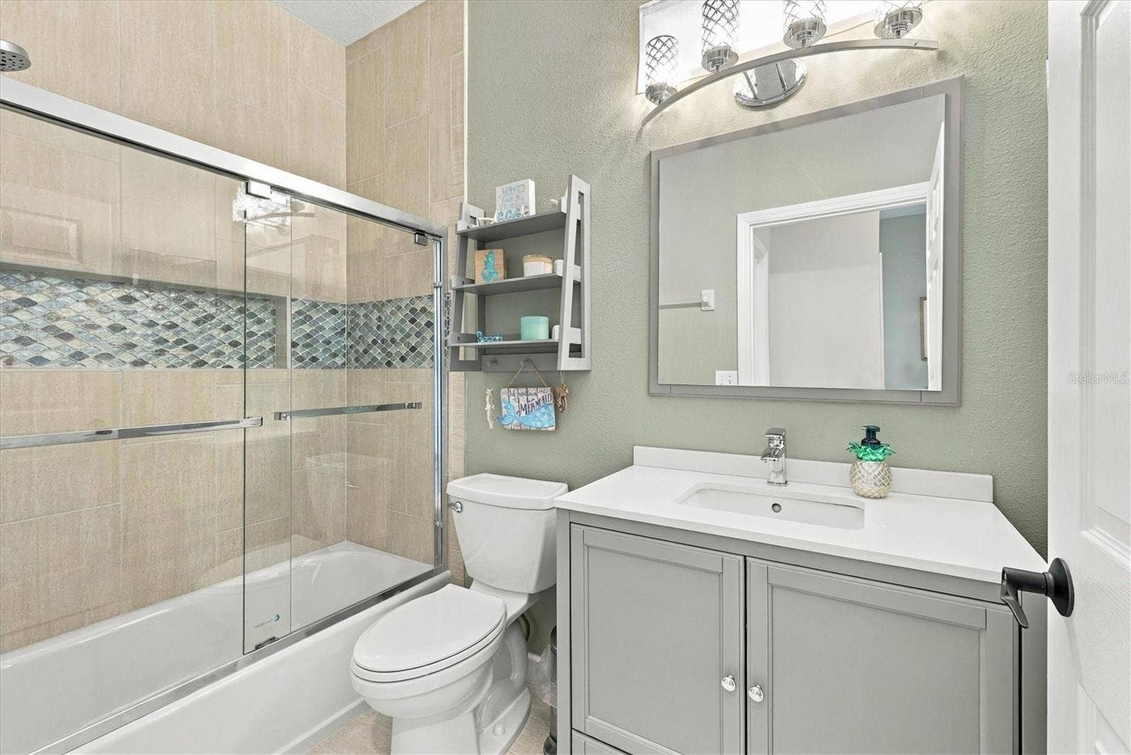 5509 52ND AVENUE W, Bradenton, FL 34210 5509 52ND AVENUE W, Bradenton, FL 34210