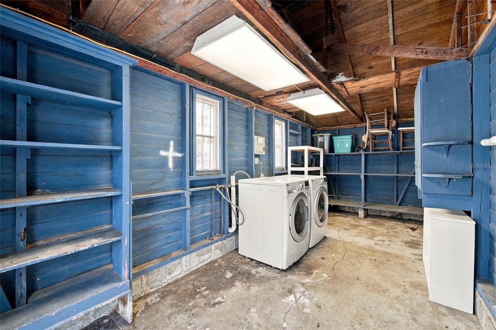1013 SOUTH BOULEVARD, Lakeland, FL 33803 Laundry Room adjacent to garage. Washer and Dryer hookups Washer and Dryer not included in Sale