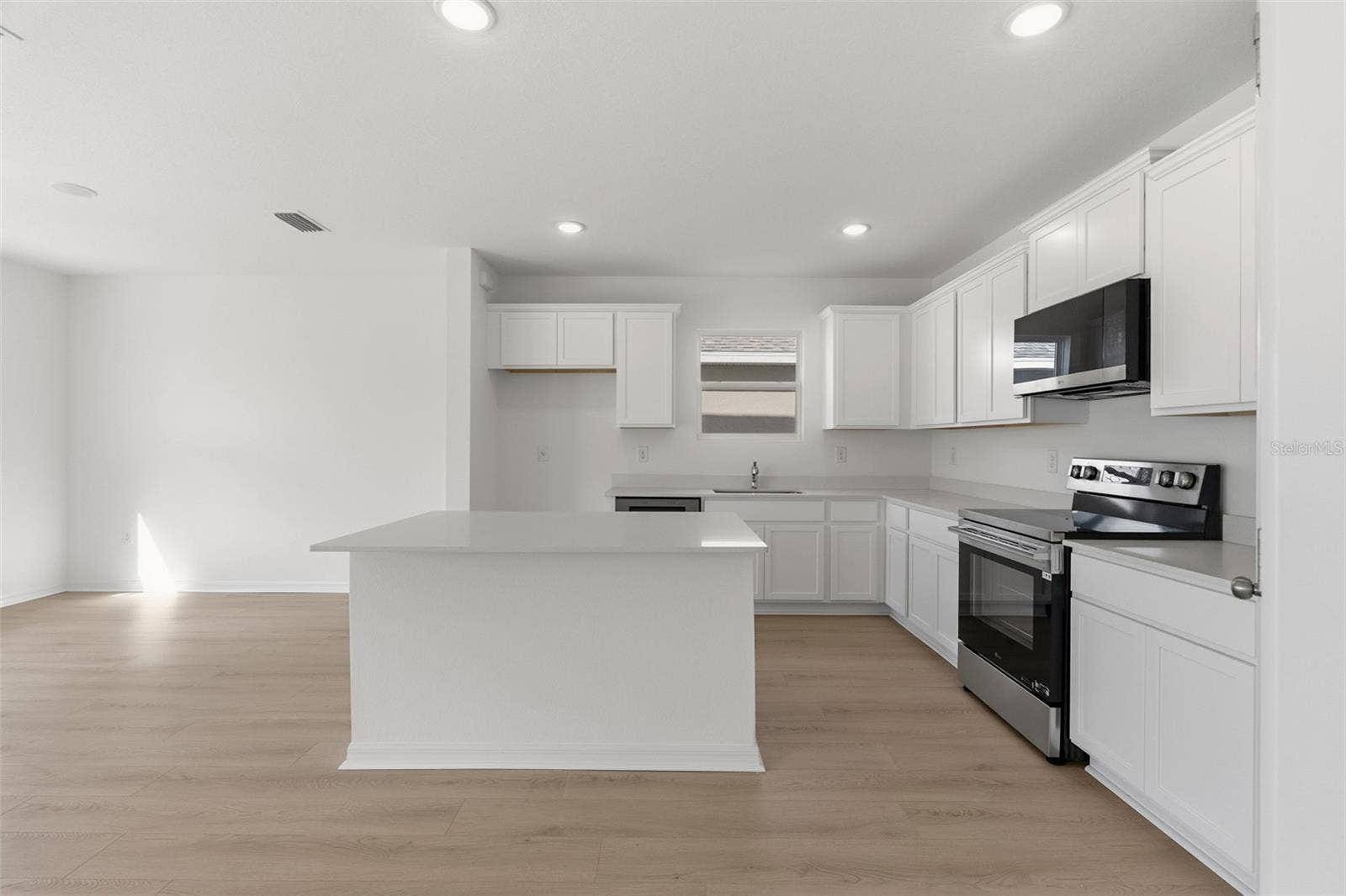 13009 RED DEER PL, Parrish, FL 34219 Kitchen