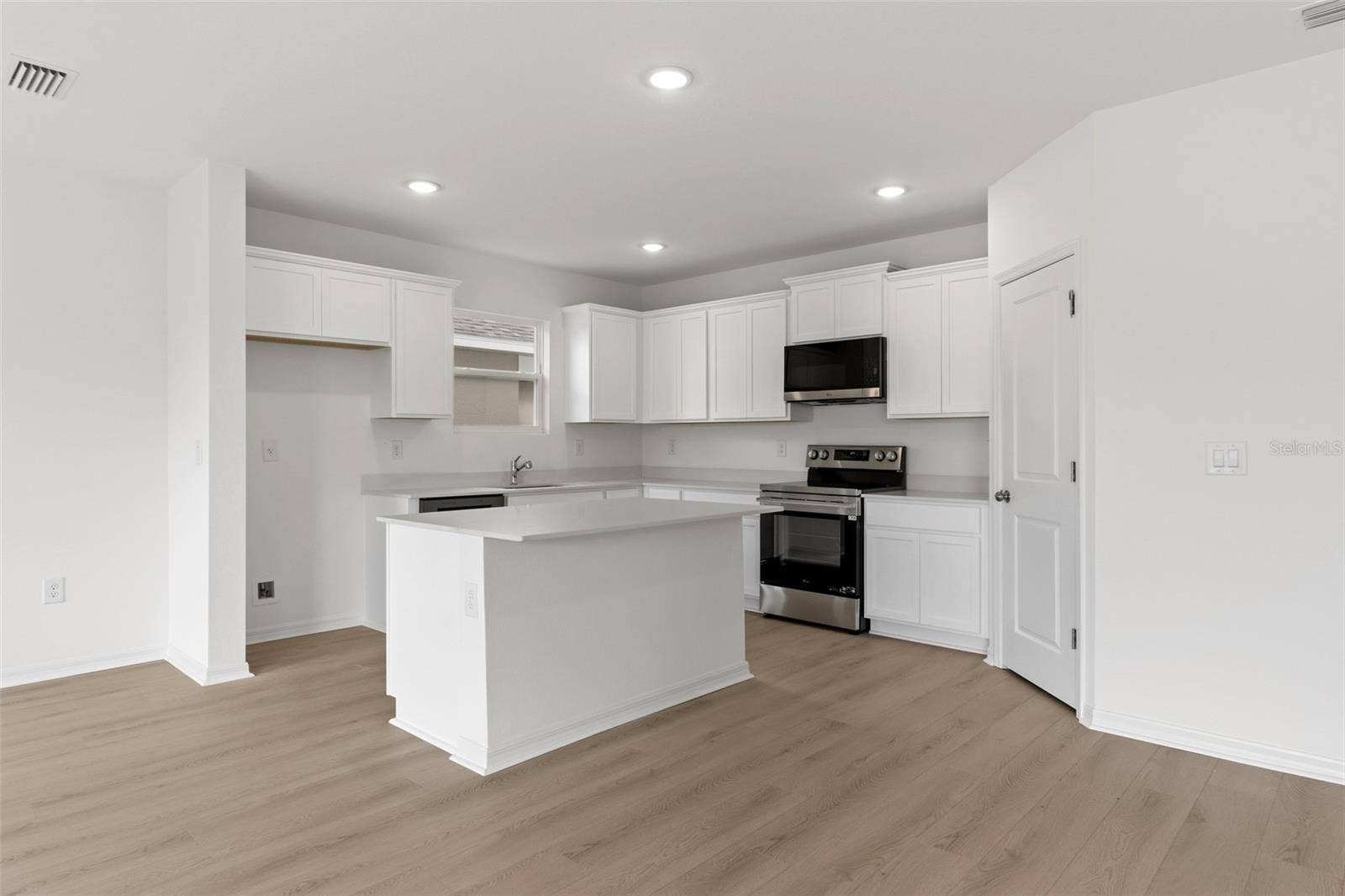 13009 RED DEER PL, Parrish, FL 34219 Kitchen