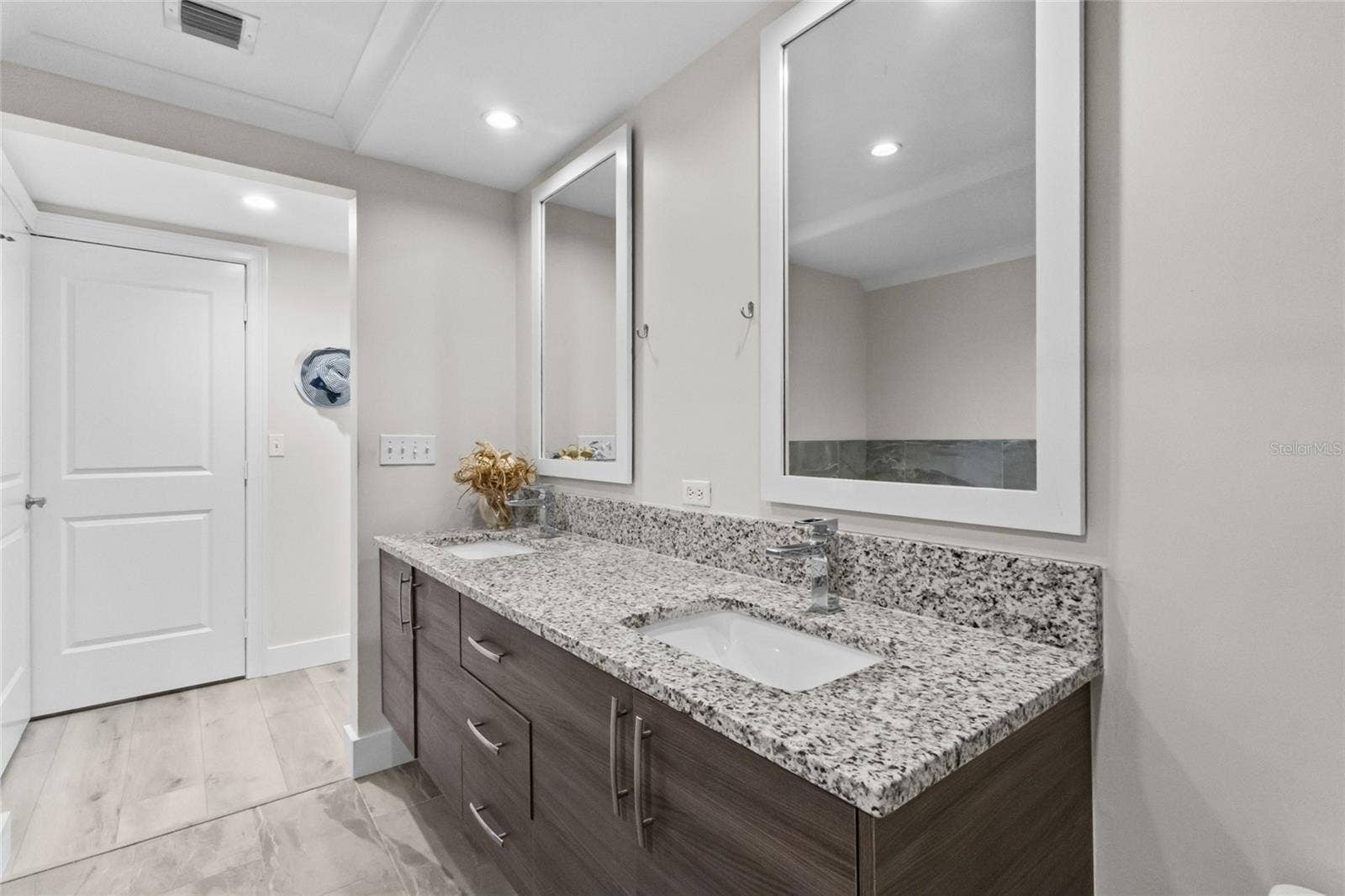 1350 MAIN STREET, #704, Sarasota, FL 34236 1350 MAIN STREET, #704, Sarasota, FL 34236