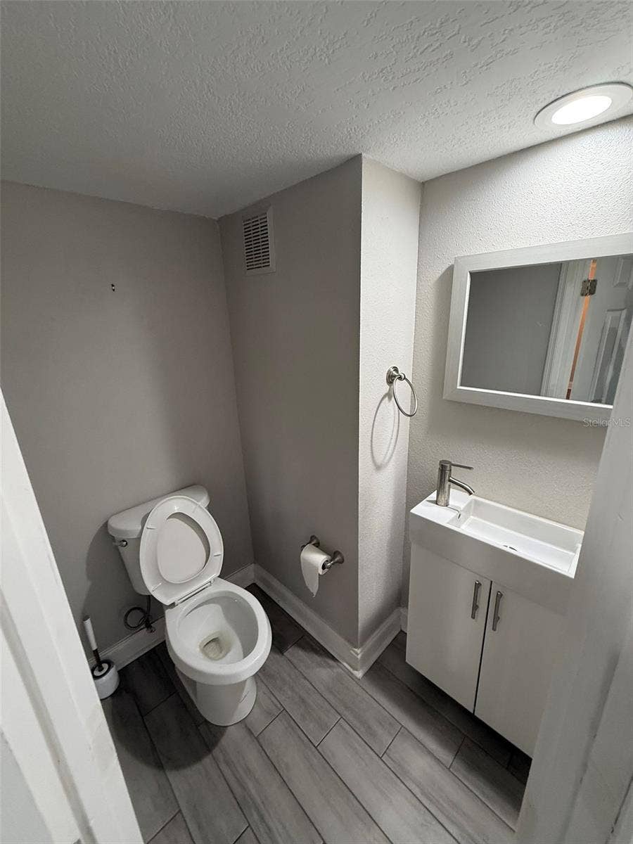 4915 W BARTLETT DRIVE, Tampa, FL 33603 4915 W BARTLETT DRIVE, Tampa, FL 33603