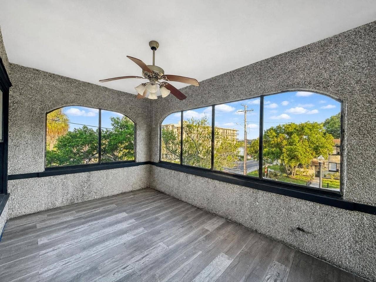672 AVENUE B NW, Winter Haven, FL 33881 Screened Lanai