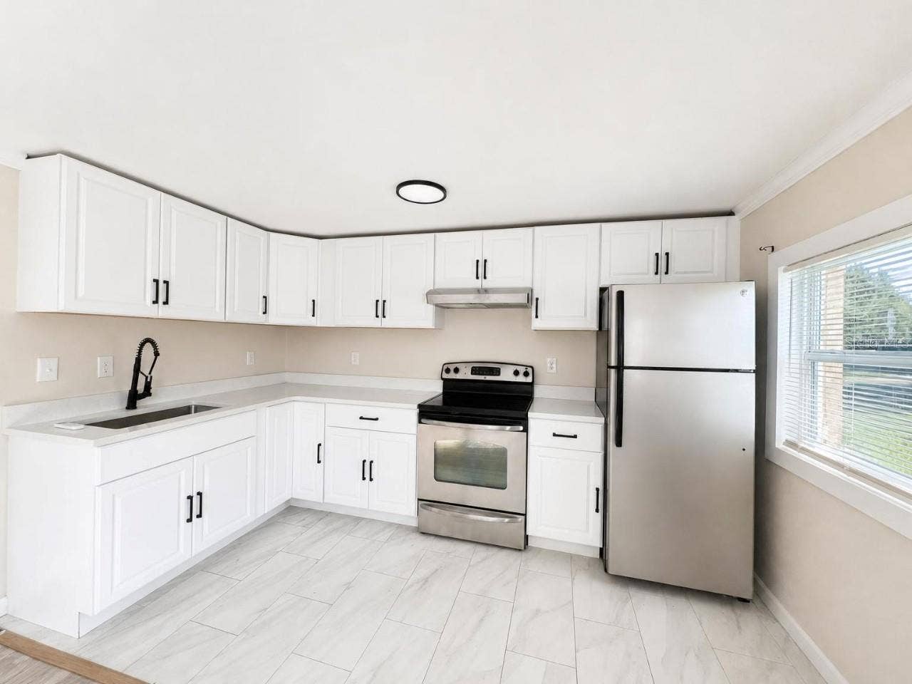 619 PLATEAU AVENUE, Lakeland, FL 33815 Kitchen