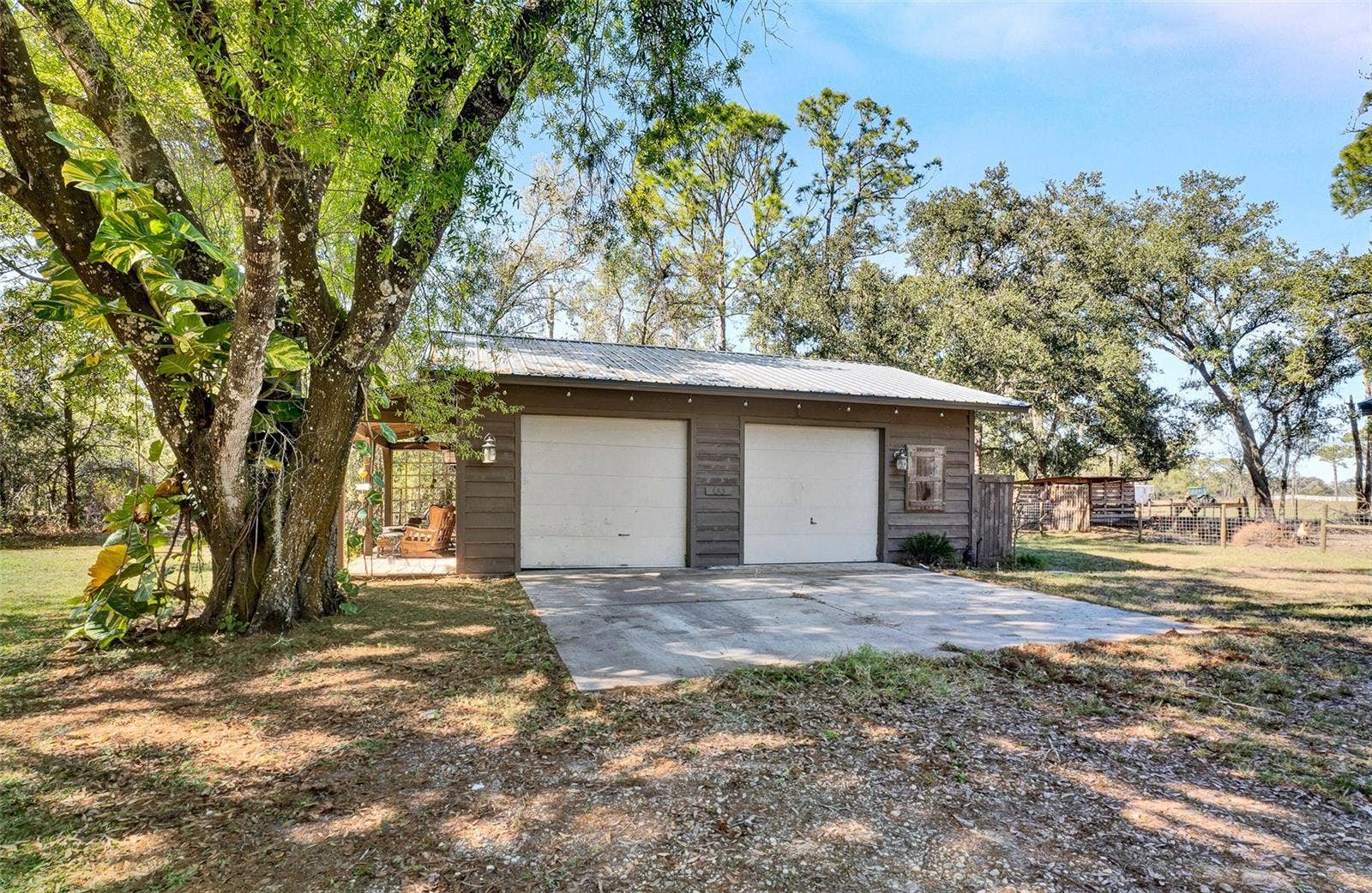 16418 WINBURN DRIVE, Sarasota, FL 34240 Garage