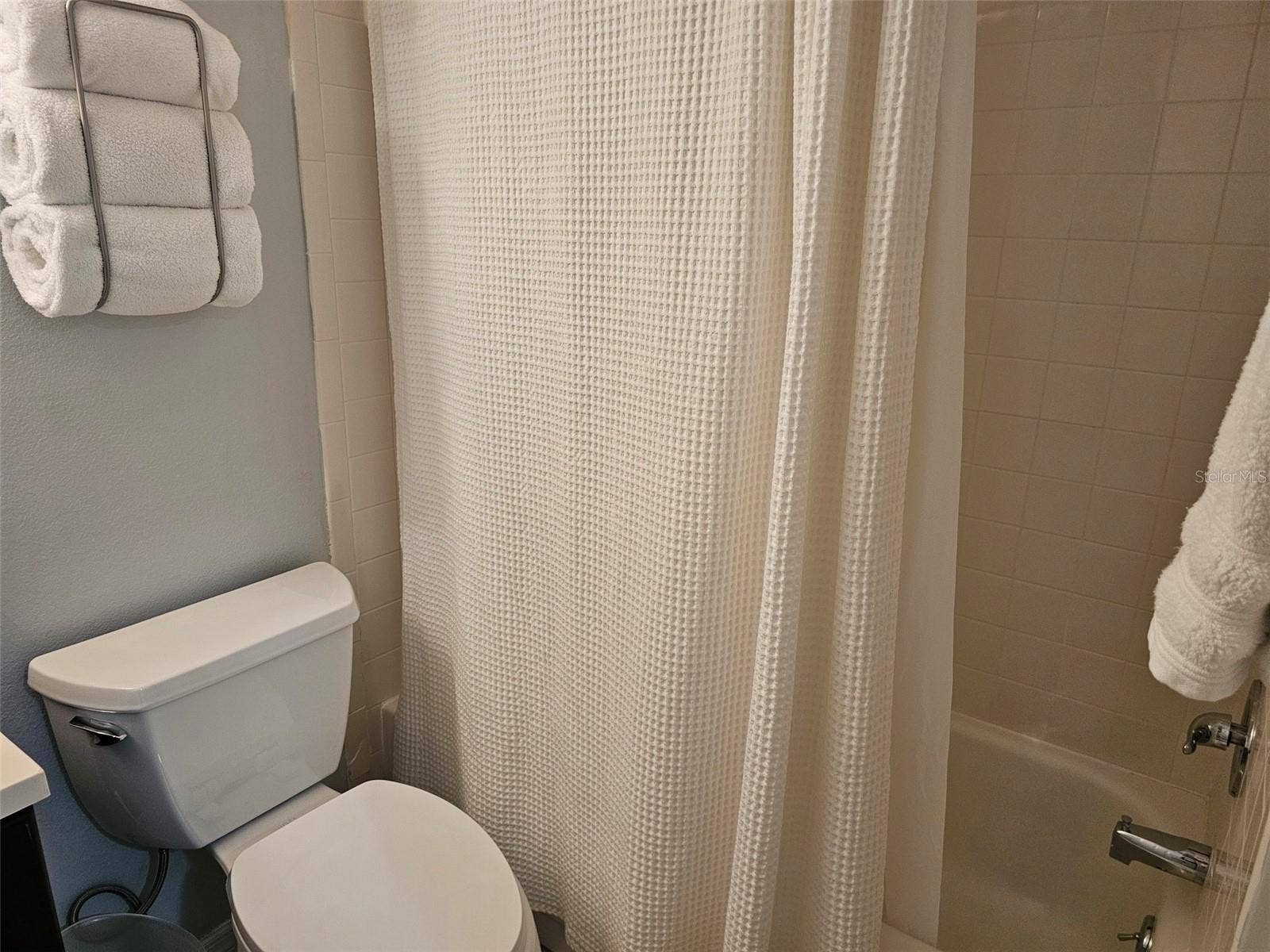 4550 PINEBROOK CIRCLE, #205, Bradenton, FL 34209 Guest bath