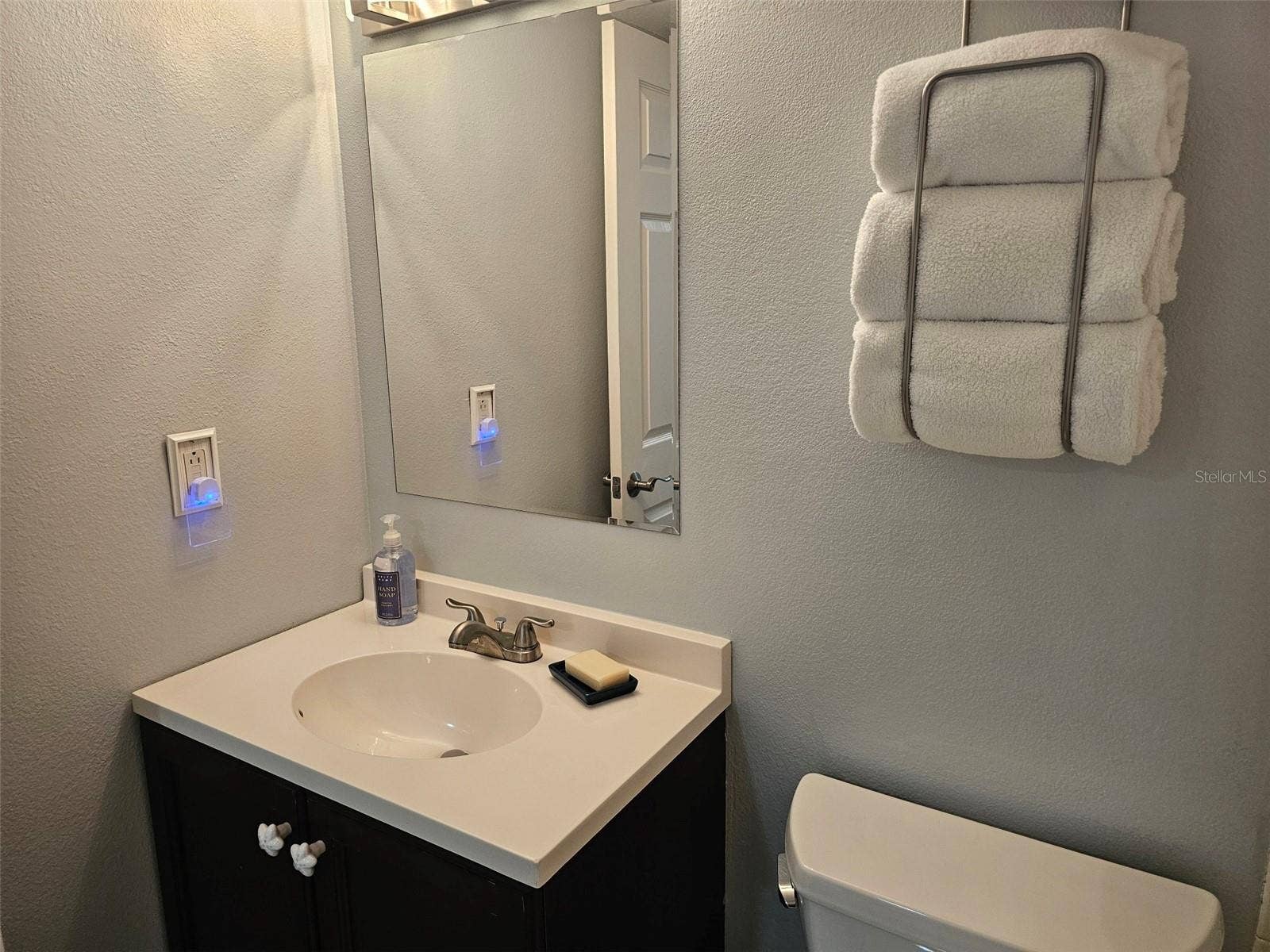 4550 PINEBROOK CIRCLE, #205, Bradenton, FL 34209 Guest bath