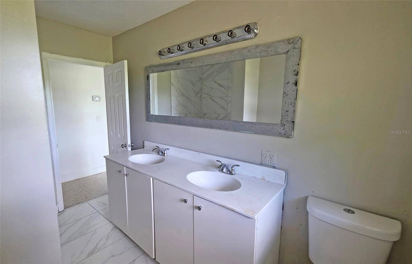 714 MAGELLAN DRIVE, Sarasota, FL 34243 Dual vanity