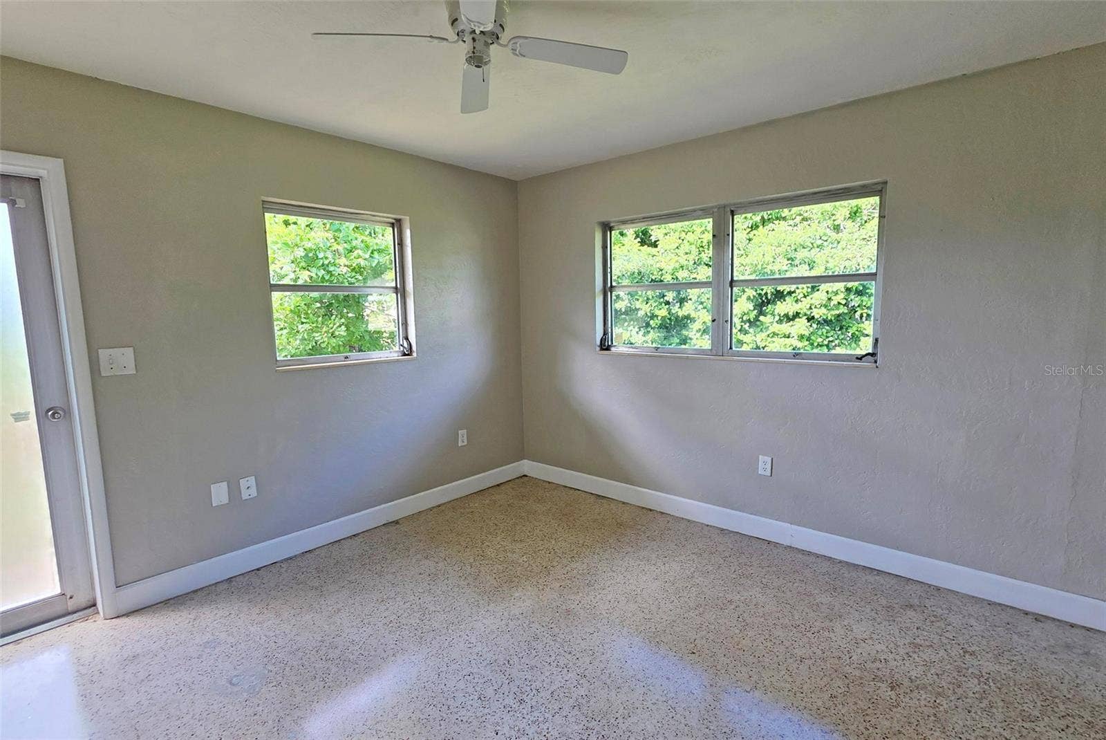 714 MAGELLAN DRIVE, Sarasota, FL 34243 Room and outdoor access