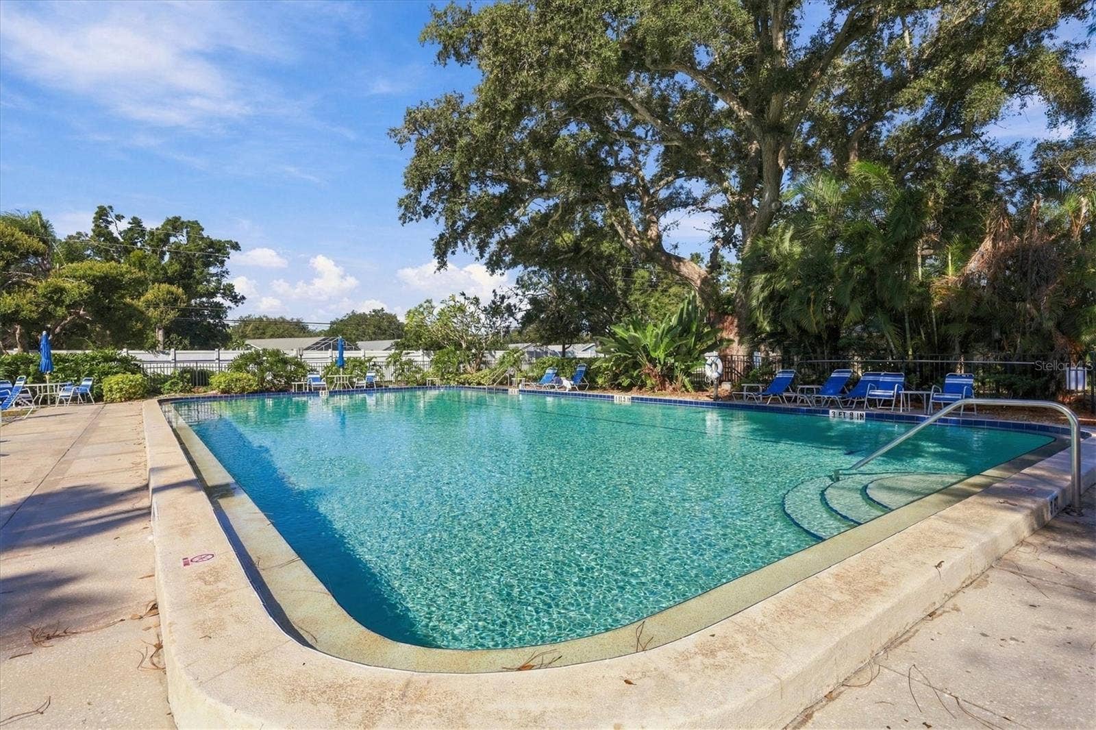 7405 W COUNTRY CLUB DRIVE N, #104, Sarasota, FL 34243