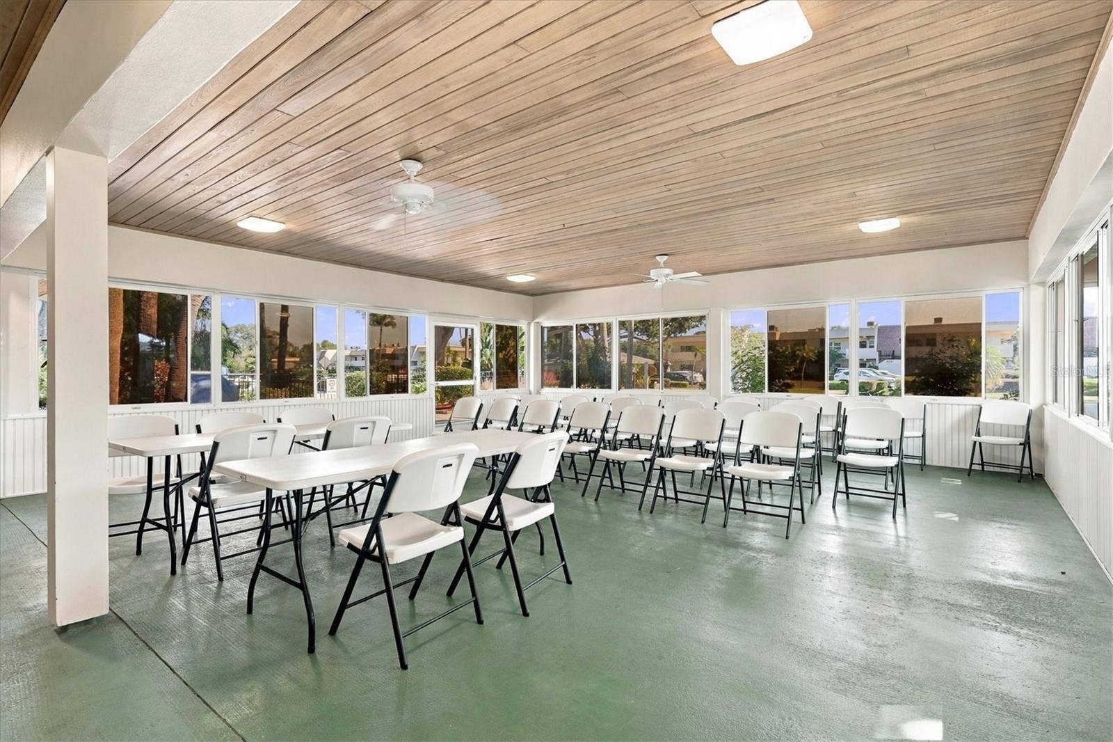 7405 W COUNTRY CLUB DRIVE N, #104, Sarasota, FL 34243