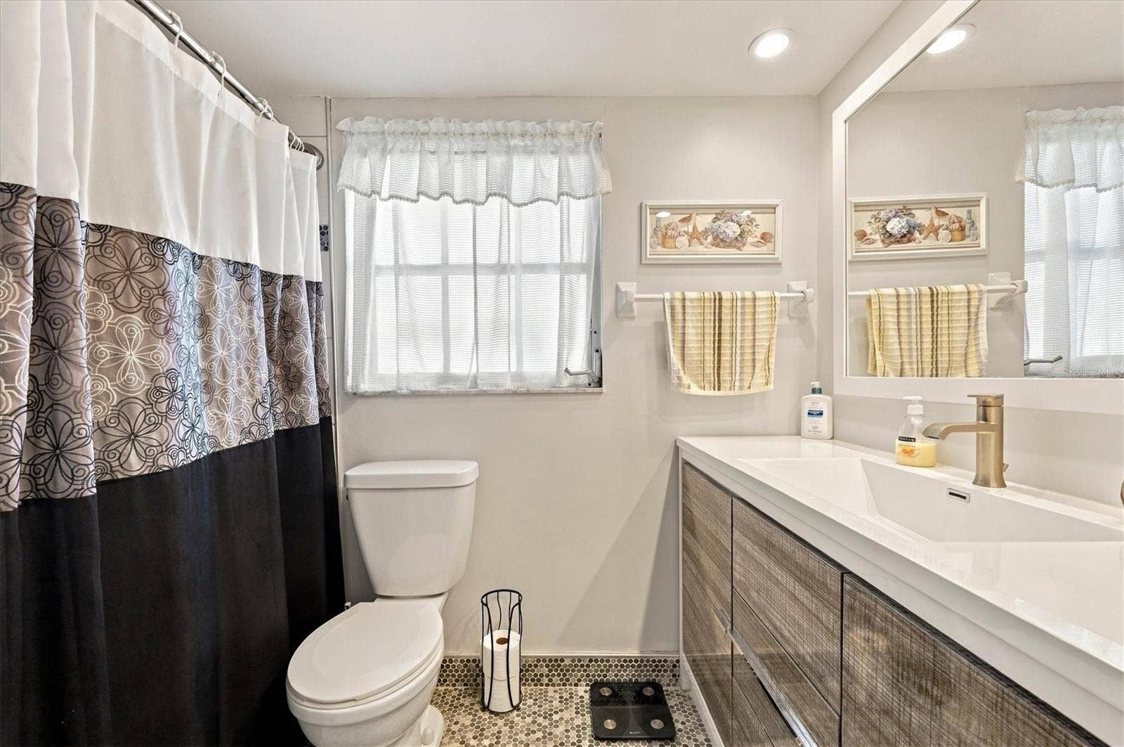 7405 W COUNTRY CLUB DRIVE N, #104, Sarasota, FL 34243