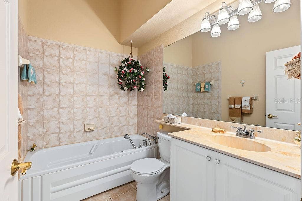 7321 ELEANOR CIRCLE, Sarasota, FL 34243 Guest Bath