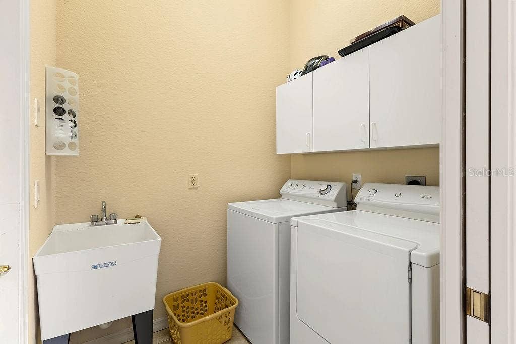 7321 ELEANOR CIRCLE, Sarasota, FL 34243 7321 ELEANOR CIRCLE, Sarasota, FL 34243