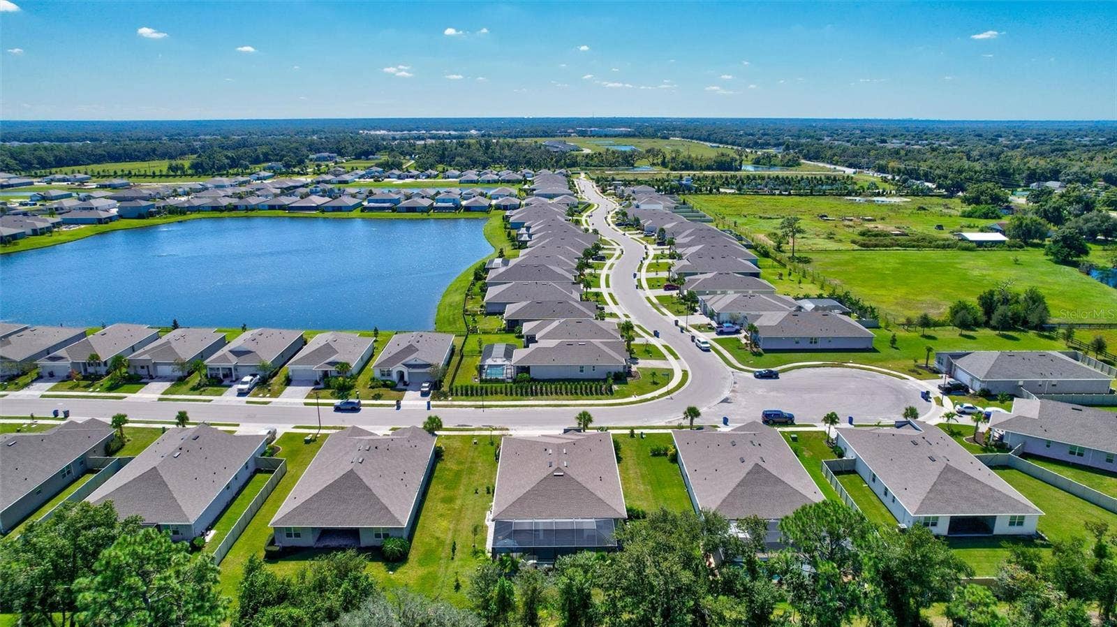 Tranquil Suburban Living - Close to everything!!