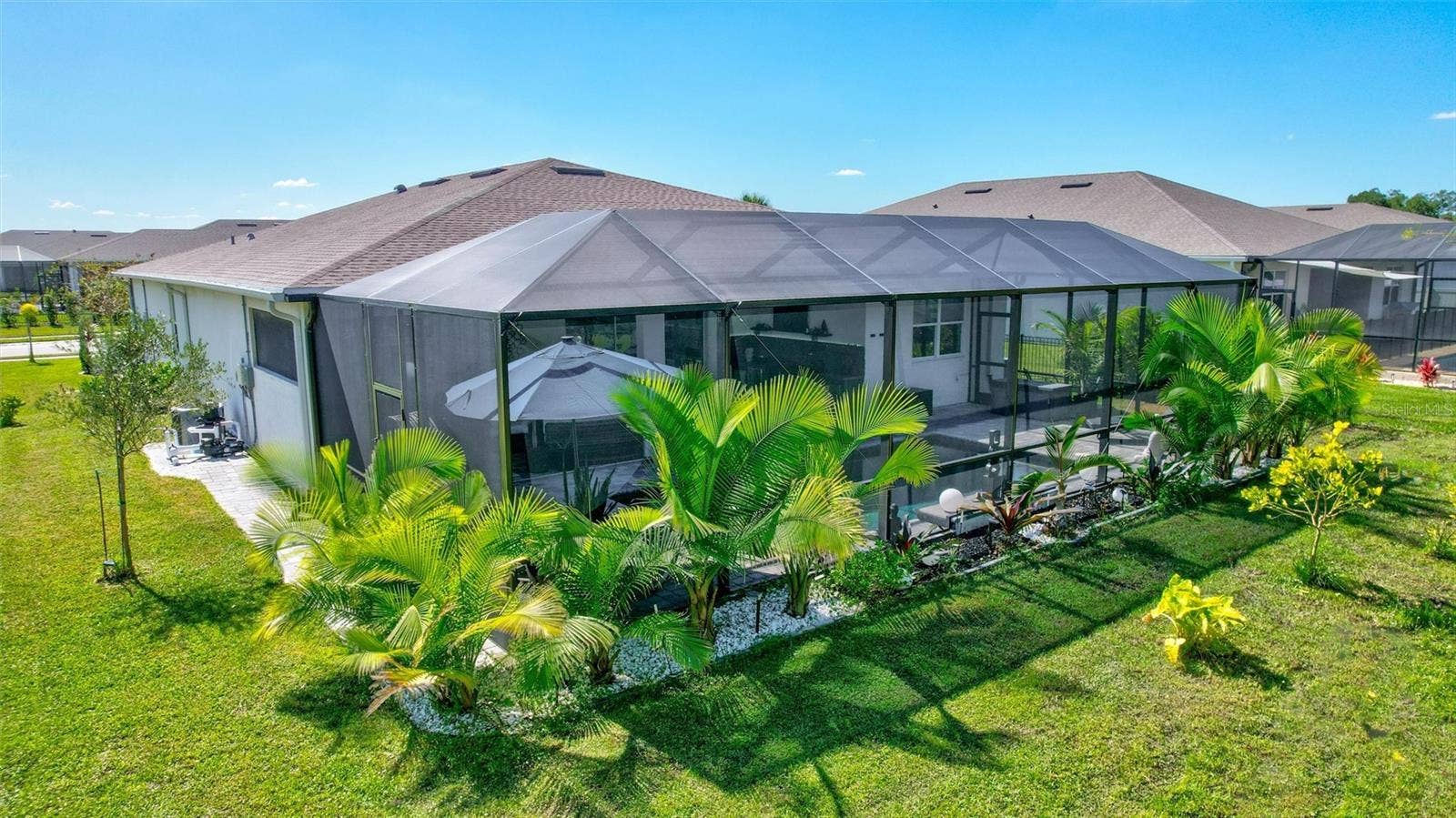 Expansive Lanai with Outdoor Kitchen and Built IN Kitchen/Bar