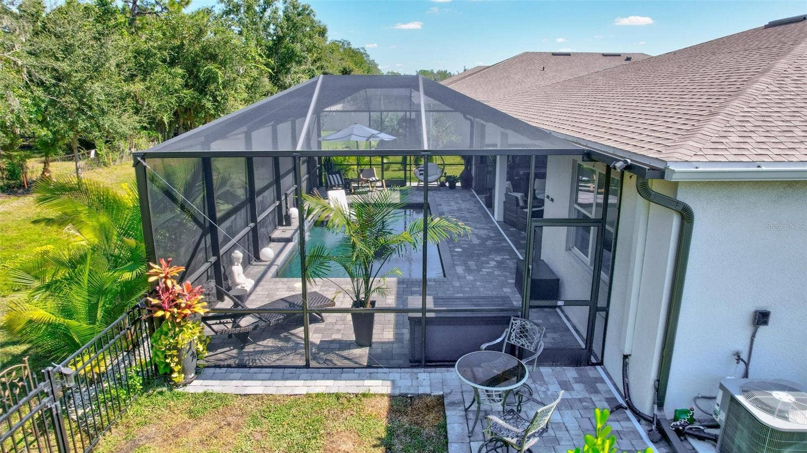Fenced in Pet Area or protected garden area!