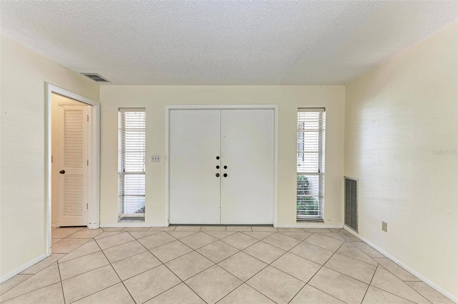6954 W COUNTRY CLUB DRIVE N, Sarasota, FL 34243