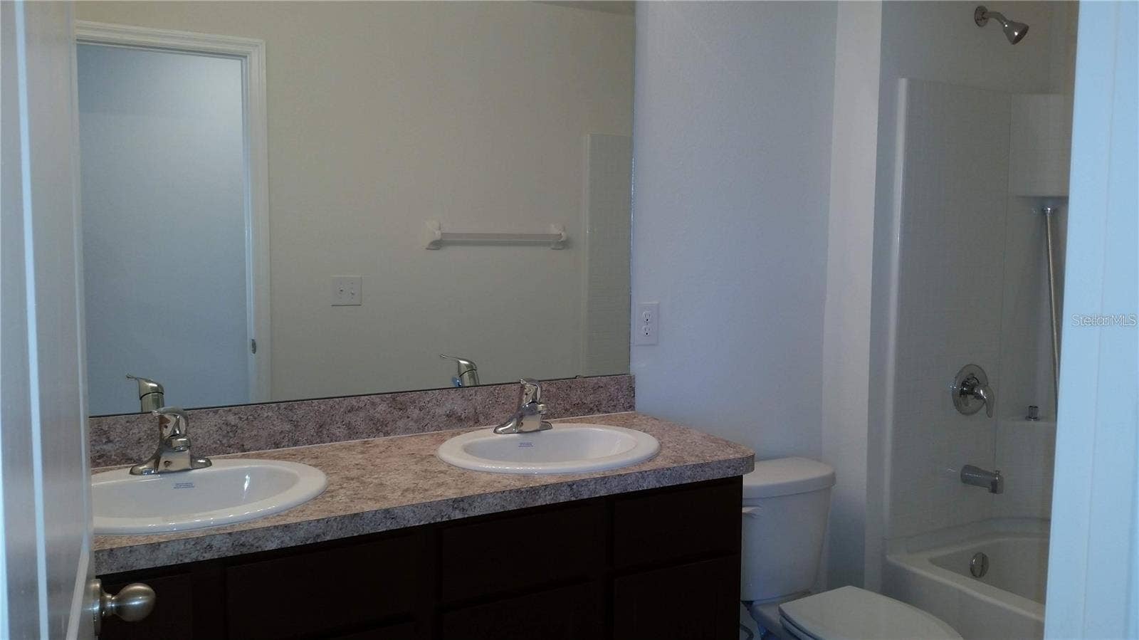 5210 SAN PALERMO DRIVE, Bradenton, FL 34208 Hallway Bathroom (bathroom 2)