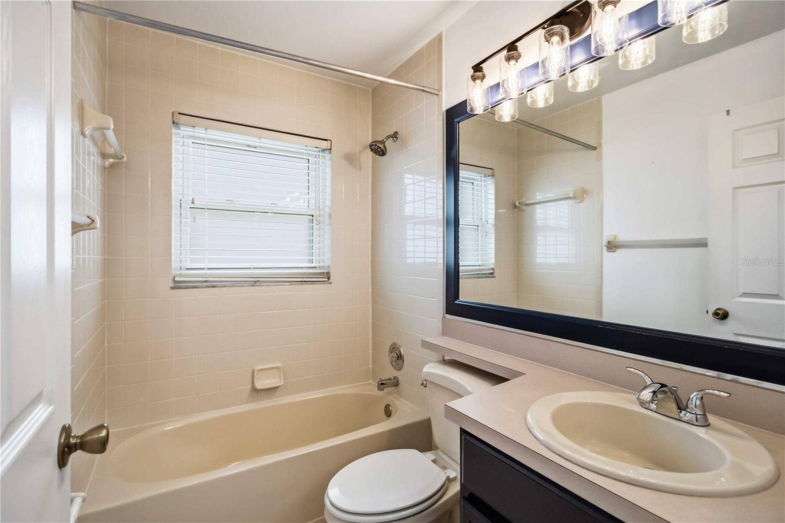 5207 52ND AVENUE W, Bradenton, FL 34210 5207 52ND AVENUE W, Bradenton, FL 34210