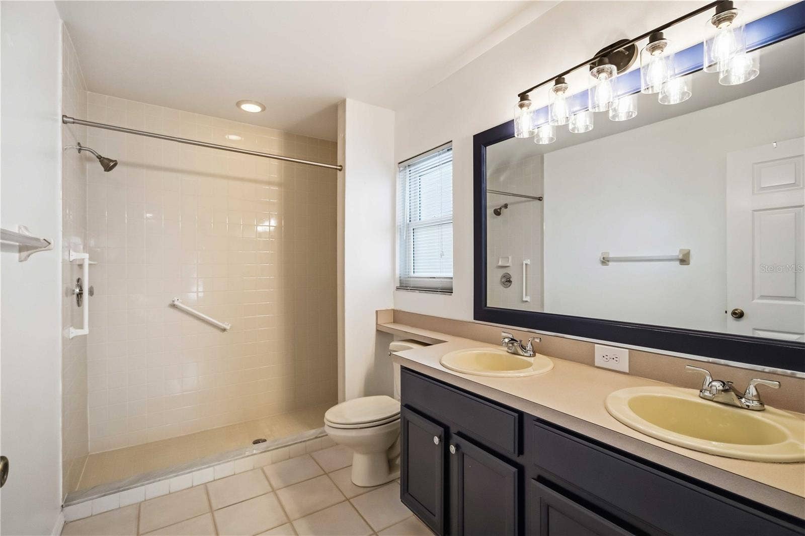 5207 52ND AVENUE W, Bradenton, FL 34210 5207 52ND AVENUE W, Bradenton, FL 34210