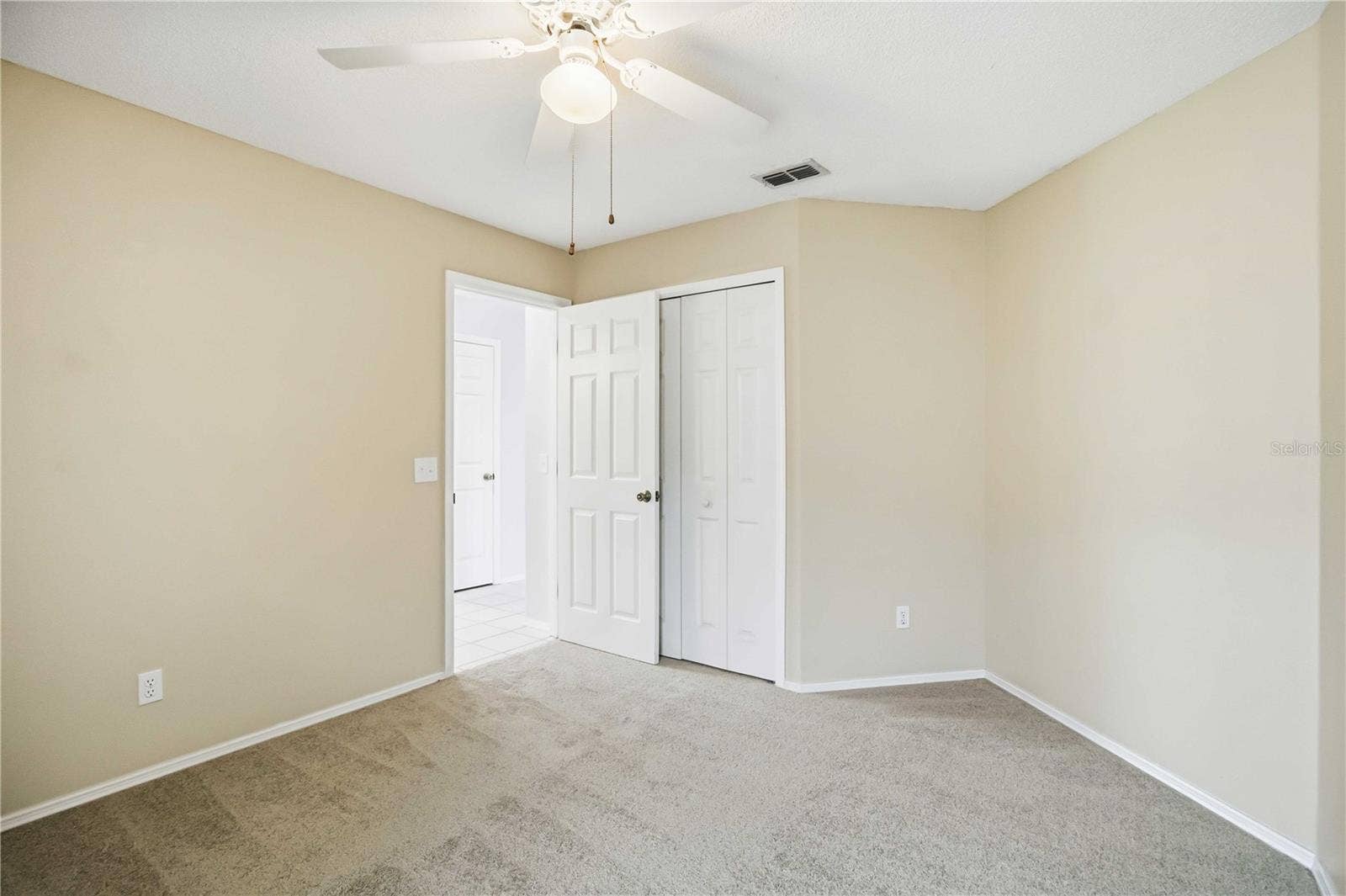 5207 52ND AVENUE W, Bradenton, FL 34210 5207 52ND AVENUE W, Bradenton, FL 34210
