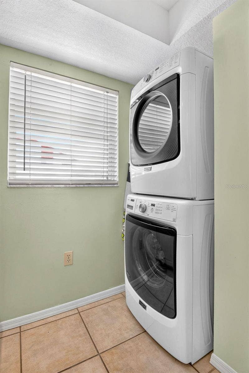 4745 INDEPENDENCE DRIVE, #4745, Bradenton, FL 34210 Full size laundry stacked