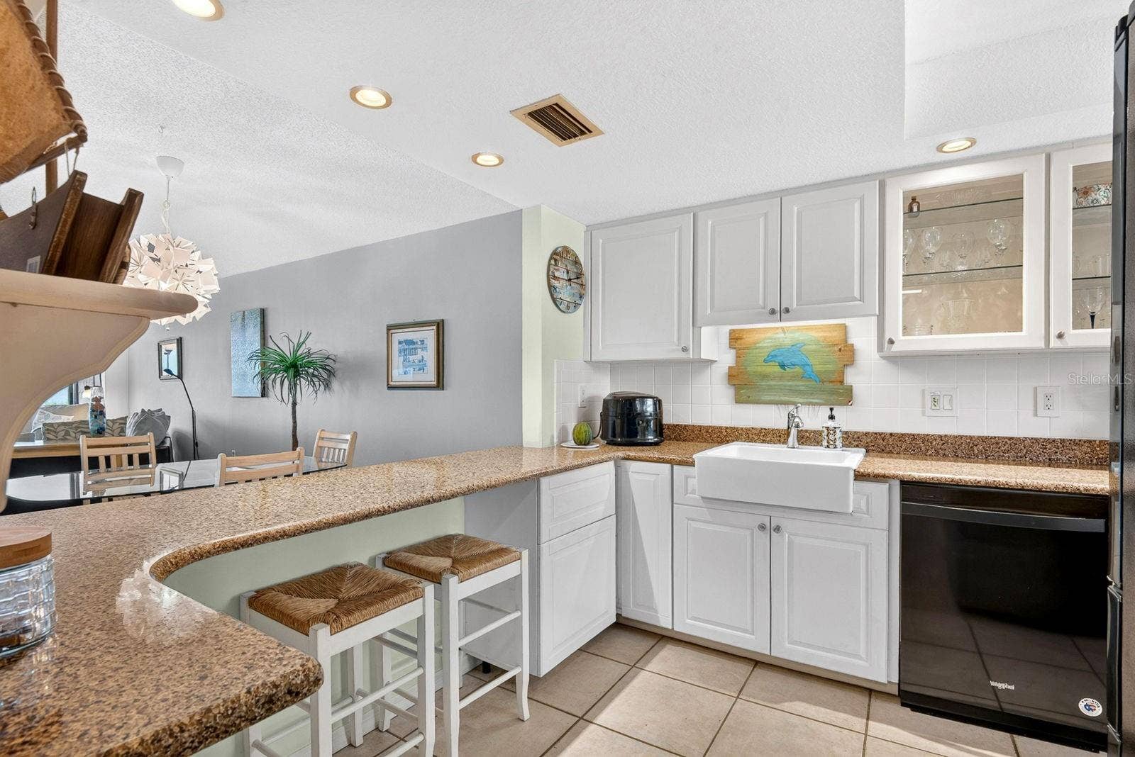 4745 INDEPENDENCE DRIVE, #4745, Bradenton, FL 34210 Kitchen overlooking breakfast bar