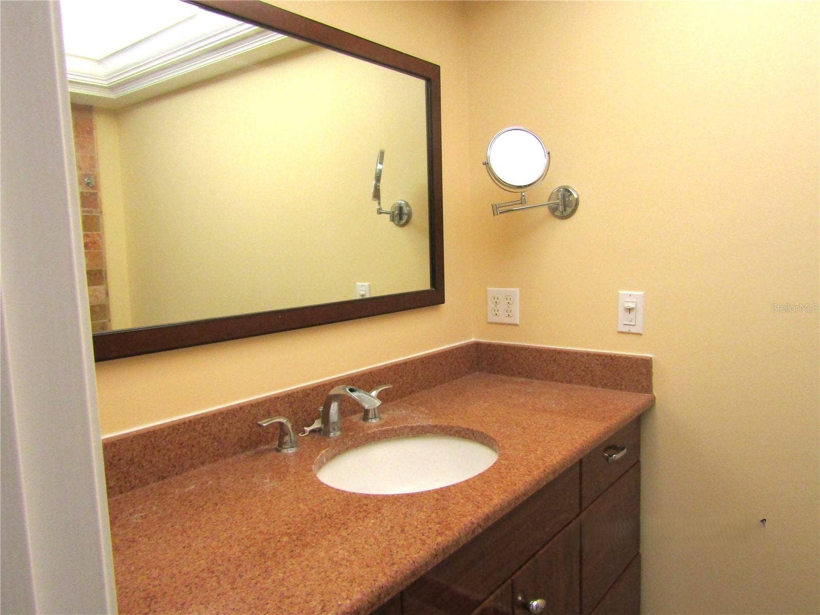 3688 GLEN OAKS MANOR DRIVE, Sarasota, FL 34232 3688 GLEN OAKS MANOR DRIVE, Sarasota, FL 34232