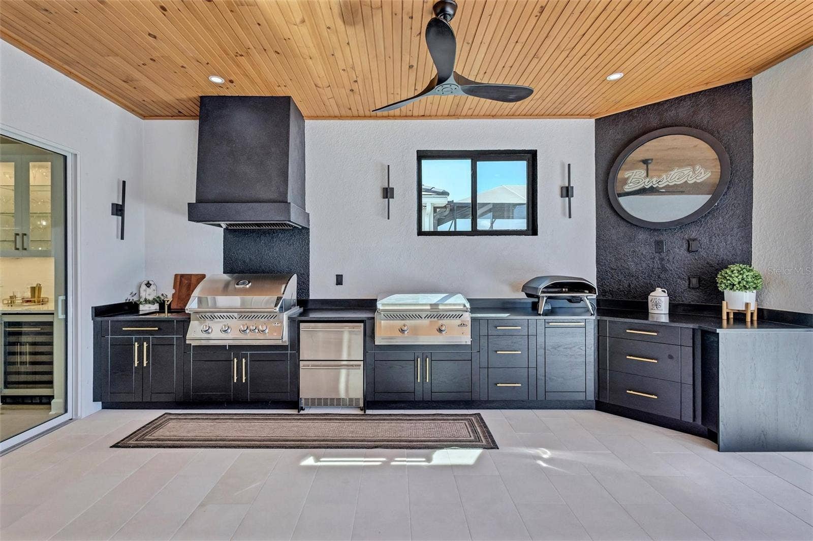 Outdoor kitchen