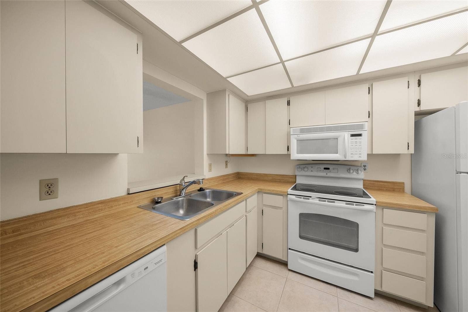 7860 PALM AIRE LANE, #105, Sarasota, FL 34243 7860 PALM AIRE LANE, #105, Sarasota, FL 34243