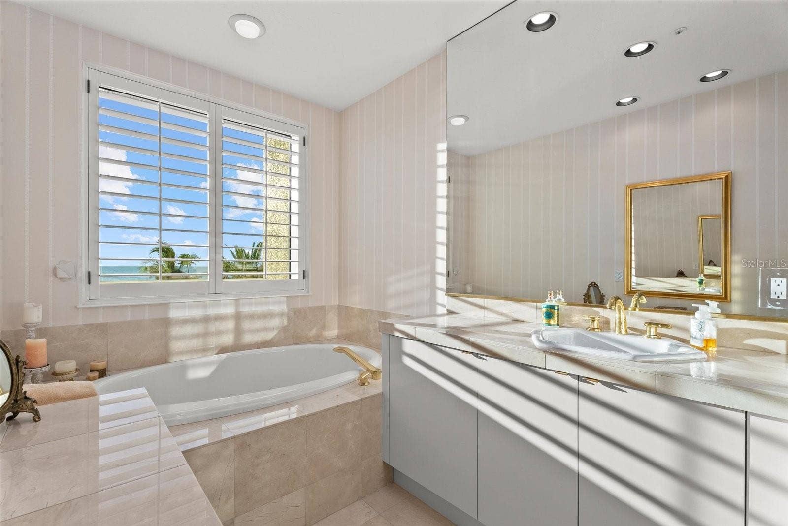 2165 GULF OF MEXICO DRIVE, #121, Longboat Key, FL 34228 2165 GULF OF MEXICO DRIVE, #121, Longboat Key, FL 34228