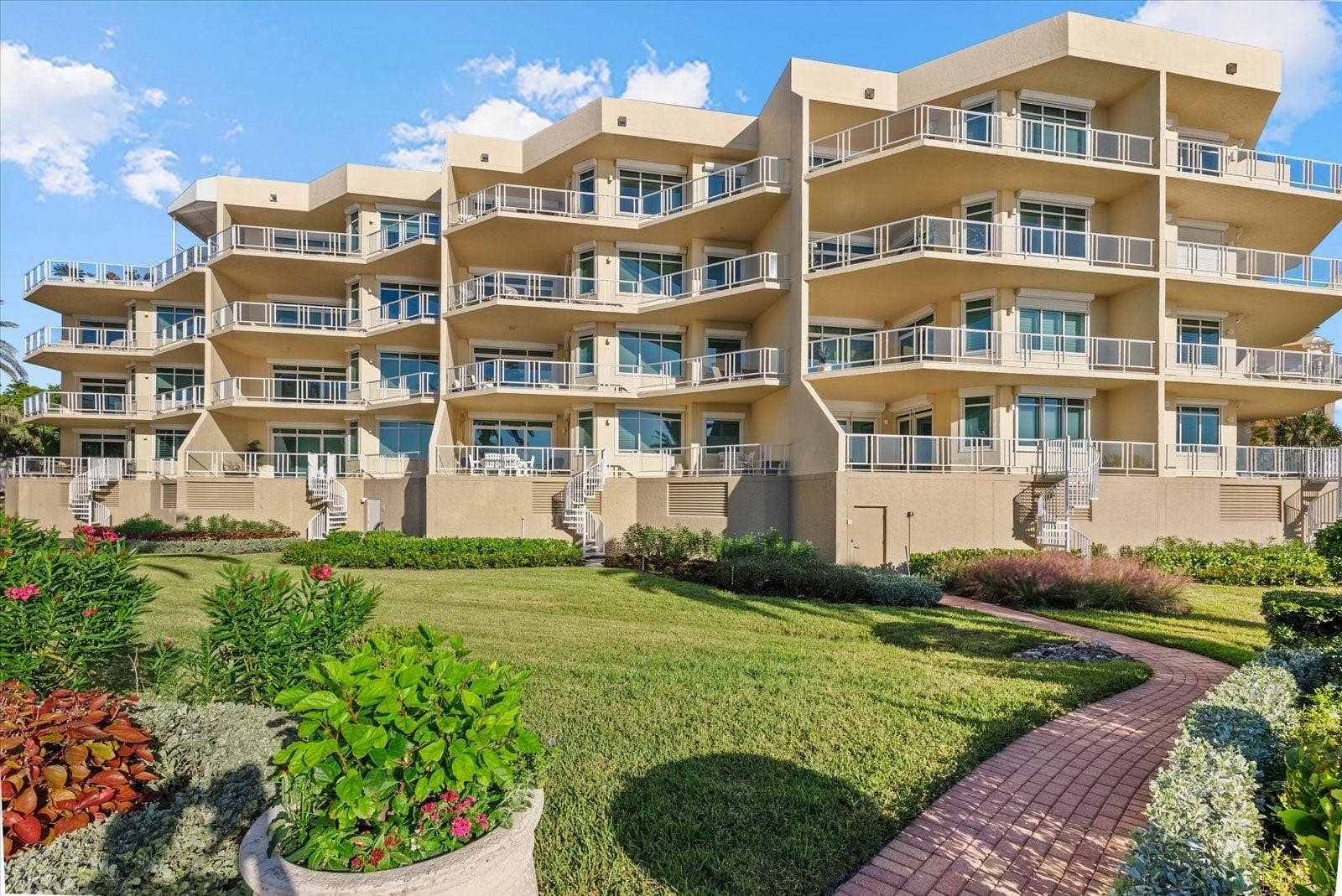 2165 GULF OF MEXICO DRIVE, #121, Longboat Key, FL 34228 2165 GULF OF MEXICO DRIVE, #121, Longboat Key, FL 34228