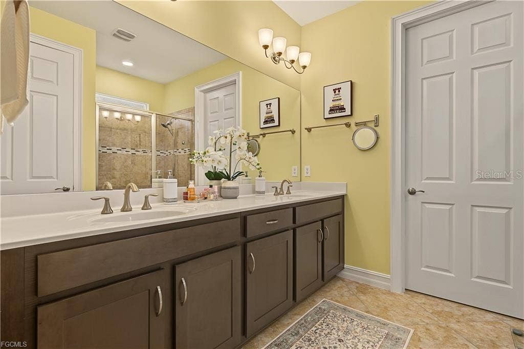 3161 AMADORA CIRCLE, Cape Coral, FL 33909 3161 AMADORA CIRCLE, Cape Coral, FL 33909