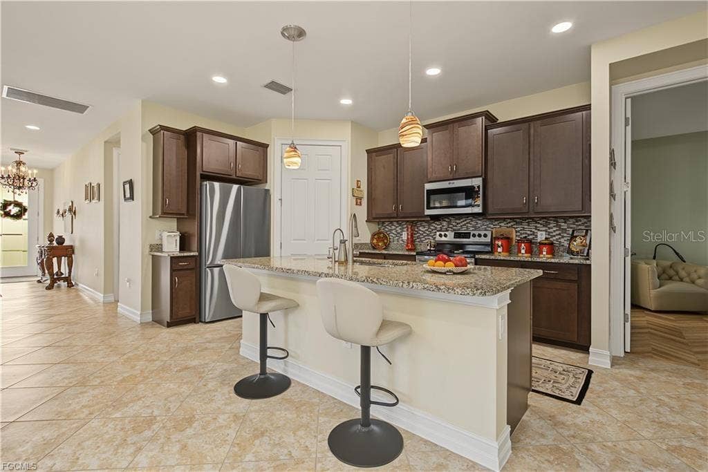 3161 AMADORA CIRCLE, Cape Coral, FL 33909 3161 AMADORA CIRCLE, Cape Coral, FL 33909