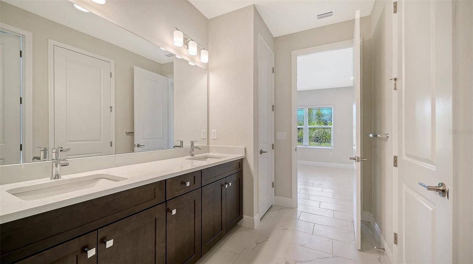 8472 ANTHIRIUM LOOP, Sarasota, FL 34240 8472 ANTHIRIUM LOOP, Sarasota, FL 34240